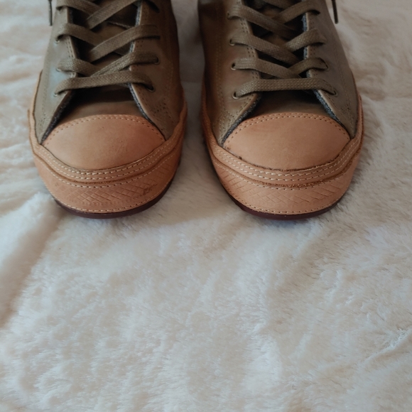 Men's Converse leather sneakers.  Size 9.5 - Picture 14 of 16